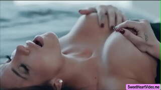 Ɲ�奎琳*泰勒不期望与同性发生性行Liv野和性高潮