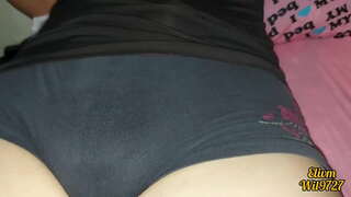 Suster raak haar POESIE in die voorkant van haar Broer