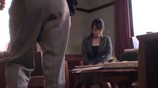 زیبا و دلفریب, ژاپنی, فرشته دفتر می دهد یک کار ضربه به رییس او قبل از خیس کردن تنکه او و دریافت بین نژادی هیو