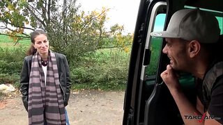 Ngẫu nhiên cô Bé Tinh trên Ghế sau