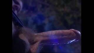 Busty ravenhaired babe saab uhmerdatud poolt votary nagu rituaal Kurat kultusfilm