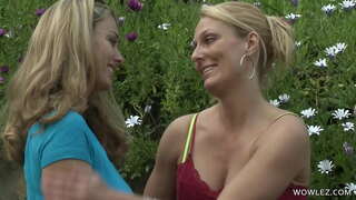 Огромные сиськи на лесбийском бунте